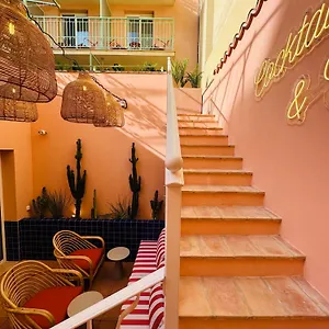https://hotel-narevs.fr-provencehotel.com